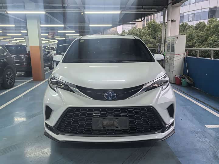 Фото 3 - Toyota Granvia