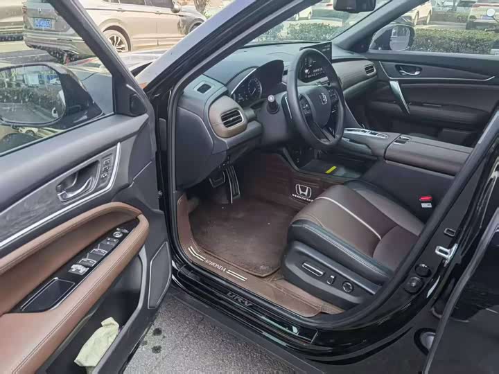 Фото 3 - Honda UR-V