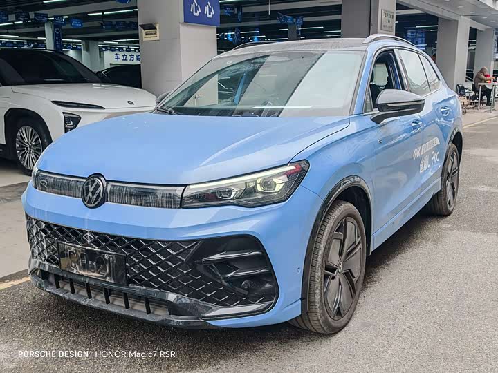 Фото 1 - Volkswagen Tiguan L Pro