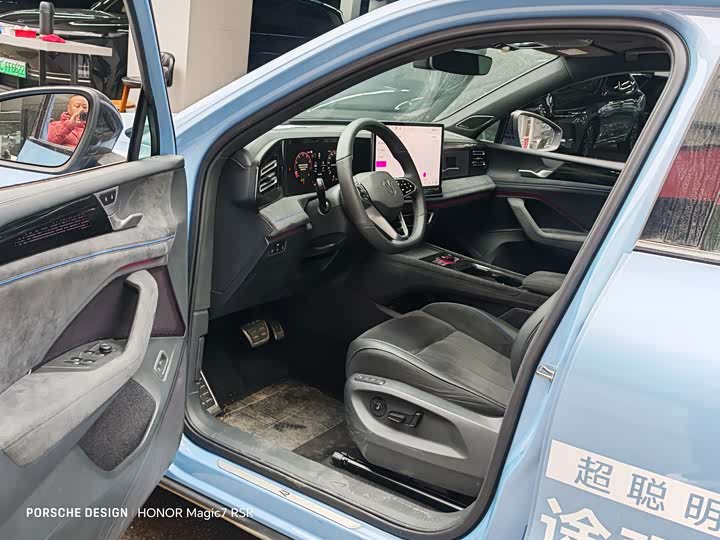 Фото 2 - Volkswagen Tiguan L Pro