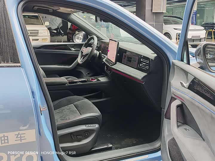 Фото 3 - Volkswagen Tiguan L Pro