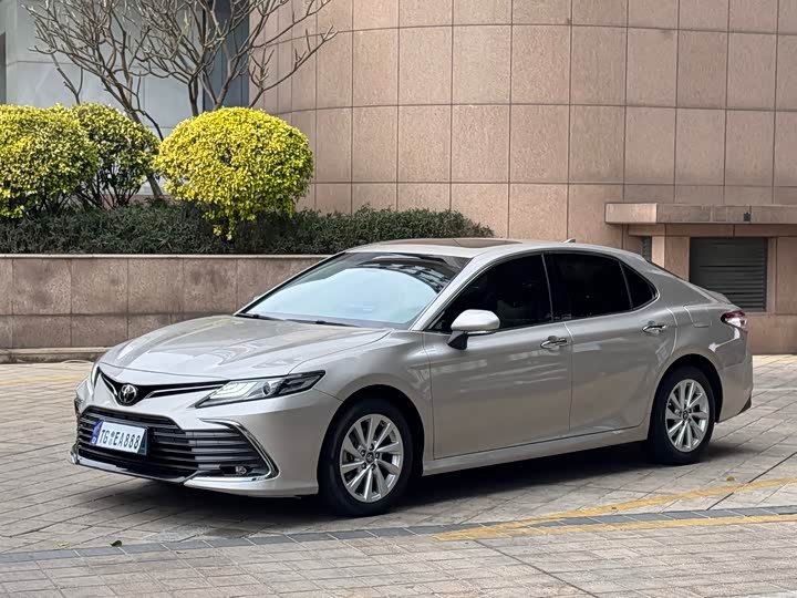 Фото 1 - Toyota Camry