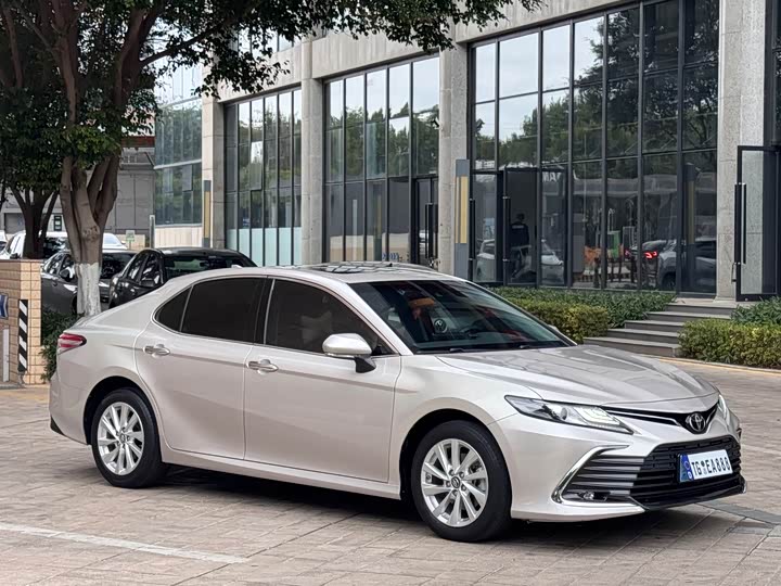 Фото 3 - Toyota Camry