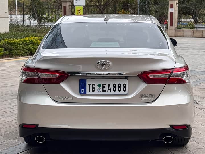 Фото 5 - Toyota Camry