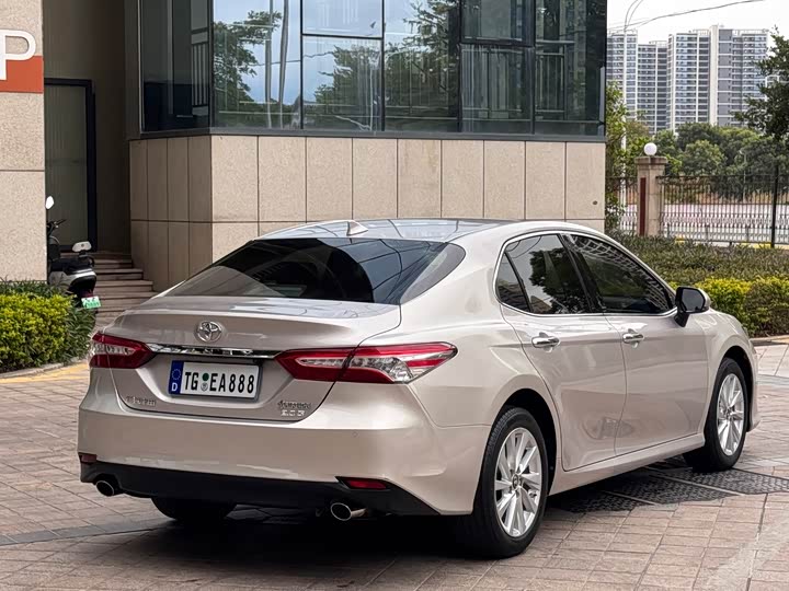 Фото 6 - Toyota Camry