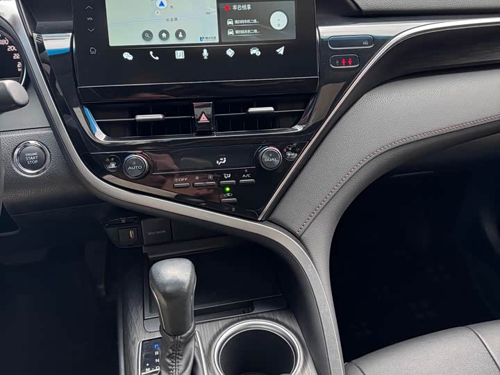 Фото 9 - Toyota Camry