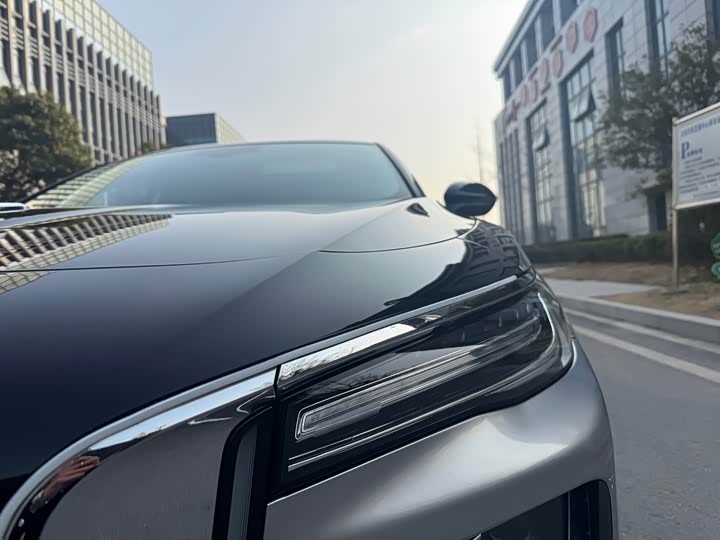 Фото 2 - Hongqi H5