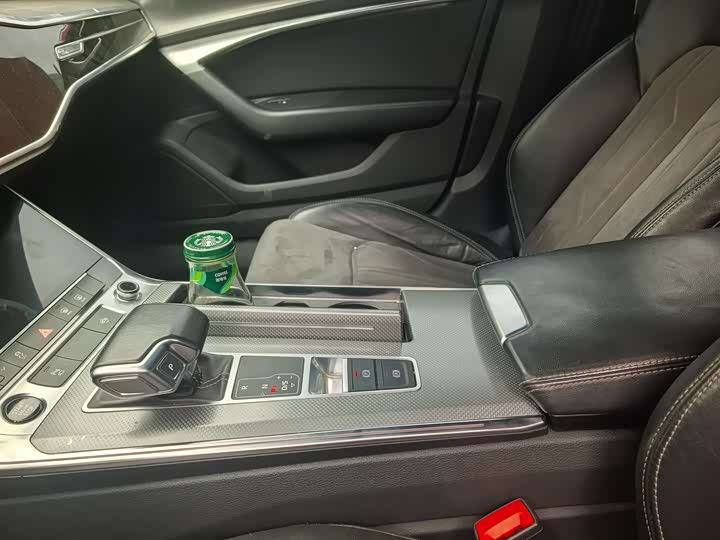 Фото 6 - Audi A6L