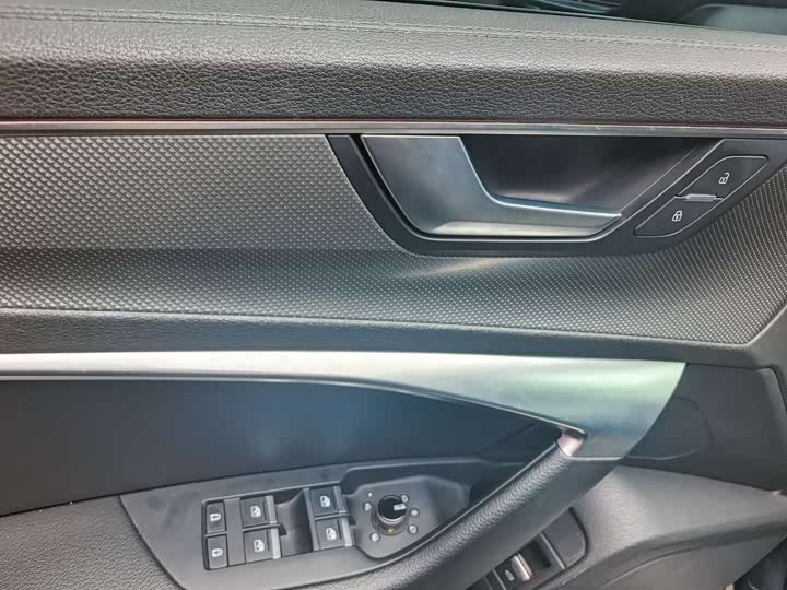 Фото 8 - Audi A6L