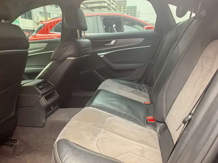 Фото 9 - Audi A6L