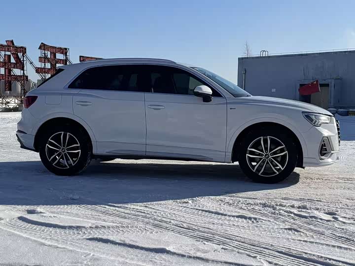 Фото 4 - Audi Q3