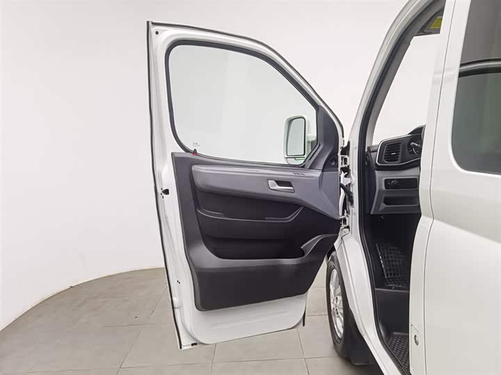 Фото 8 - Maxus V80