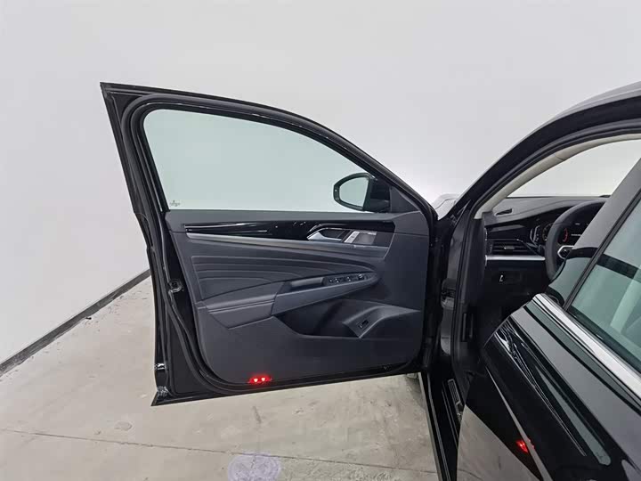 Фото 8 - Volkswagen Passat