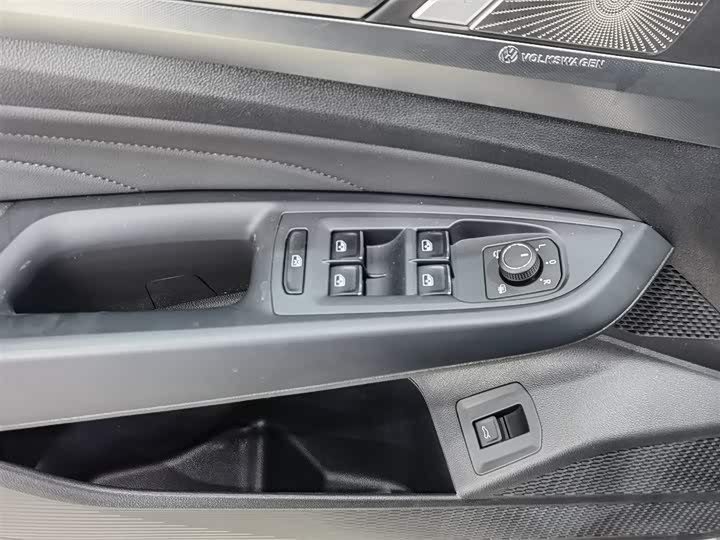 Фото 9 - Volkswagen Passat