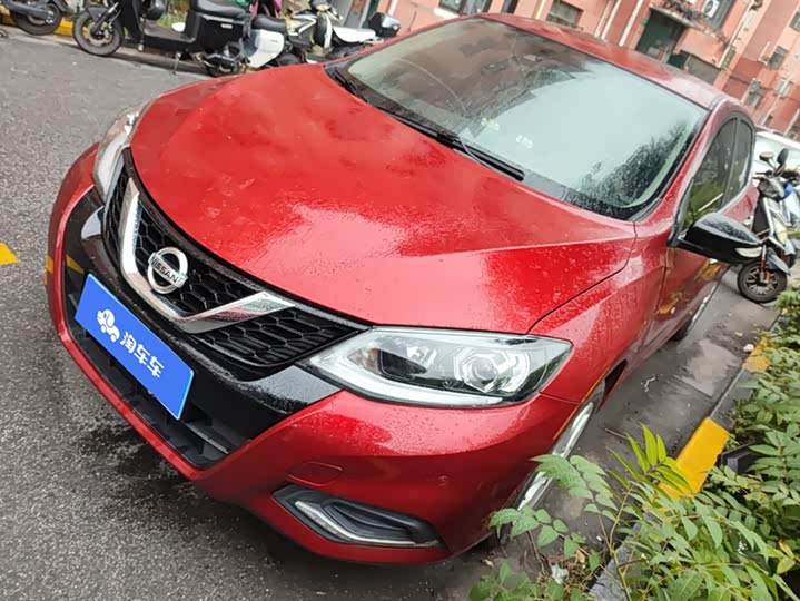 Фото 1 - Nissan Tiida