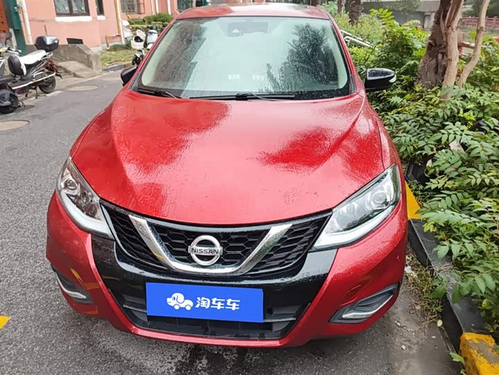 Фото 2 - Nissan Tiida