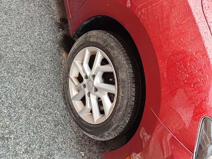 Фото 6 - Nissan Tiida