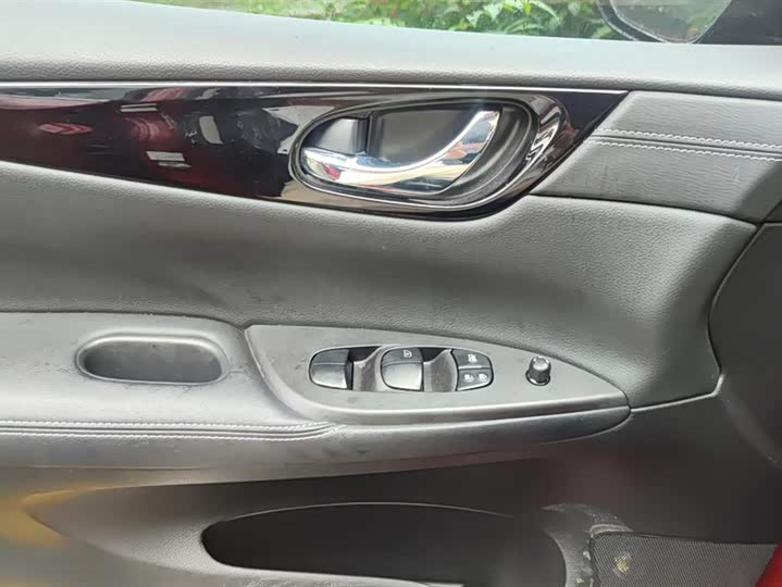 Фото 7 - Nissan Tiida