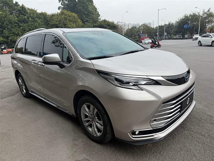 Фото 3 - Toyota Sienna