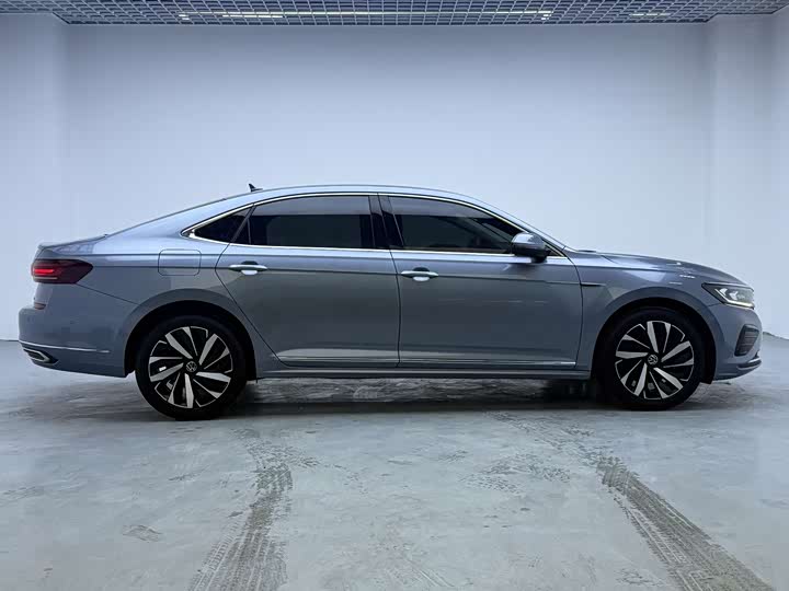 Фото 7 - Volkswagen Passat