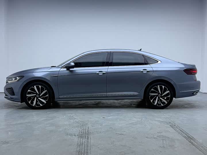 Фото 8 - Volkswagen Passat