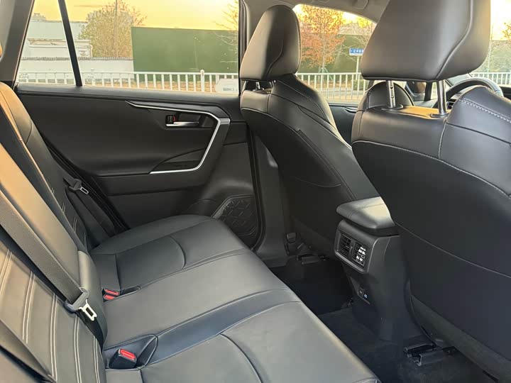 Фото 7 - Toyota Wildlander