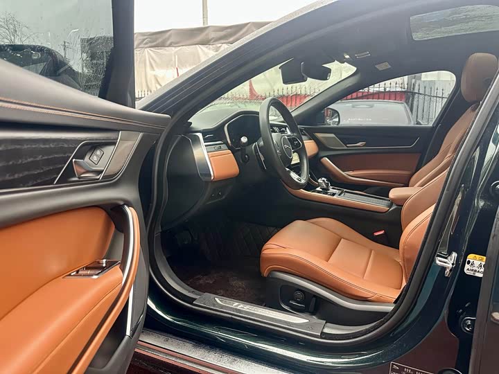 Фото 7 - Jaguar XF L