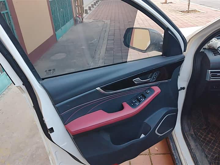 Фото 7 - Bestune T33