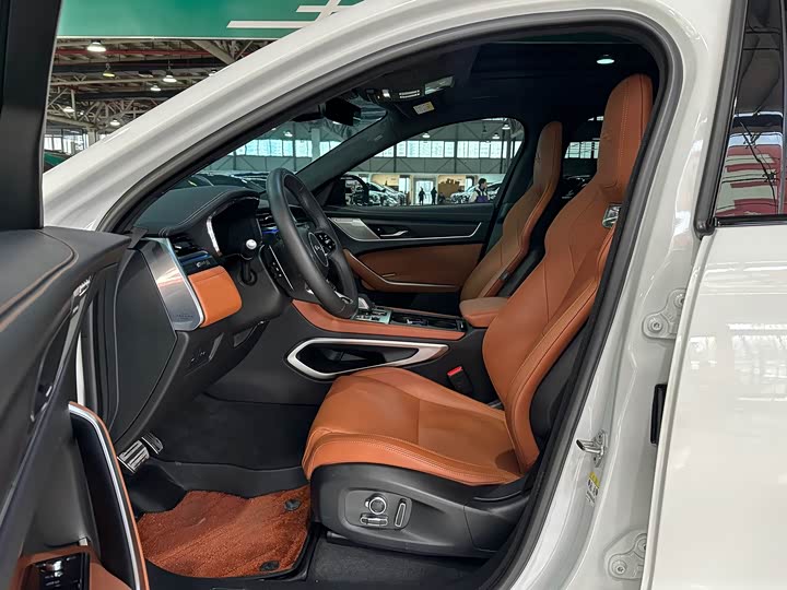 Фото 8 - Jaguar F-Pace