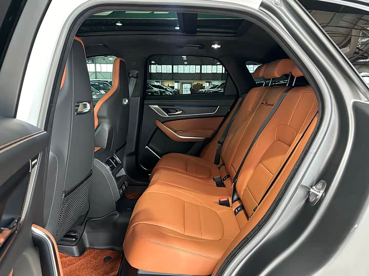 Фото 9 - Jaguar F-Pace