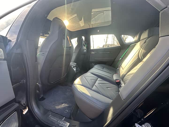 Фото 6 - Zeekr 001