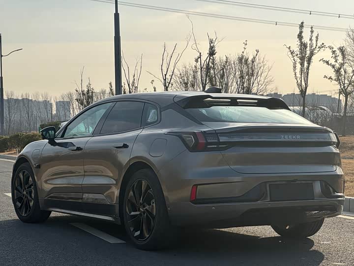 Фото 7 - Zeekr 001