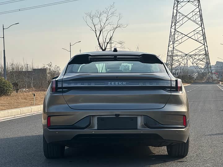 Фото 8 - Zeekr 001