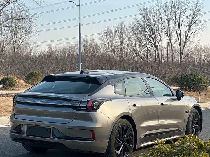 Фото 9 - Zeekr 001