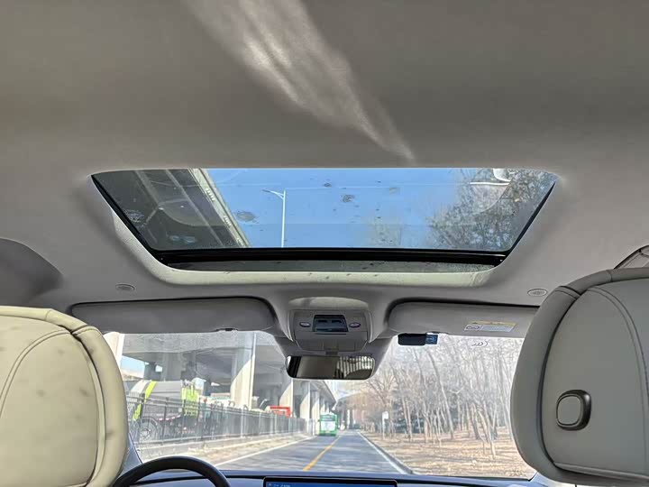 Фото 8 - Denza D9