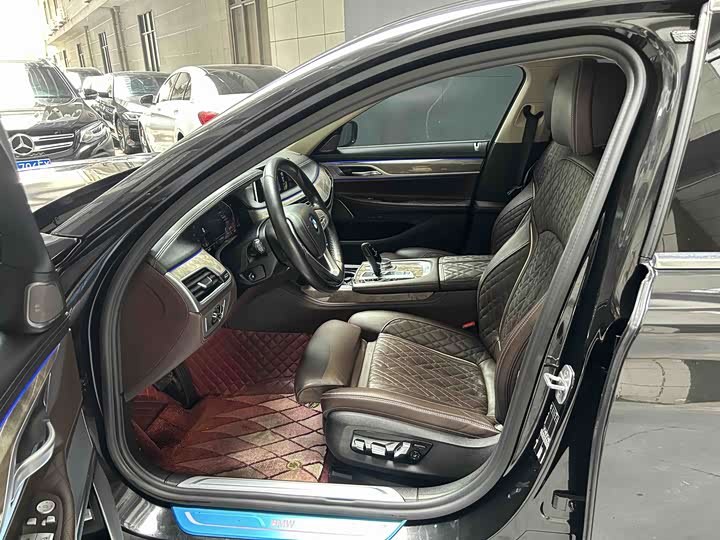 Фото 7 - BMW 7 Series