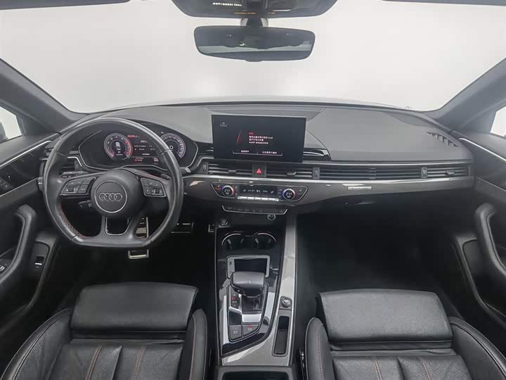 Фото 5 - Audi A4L