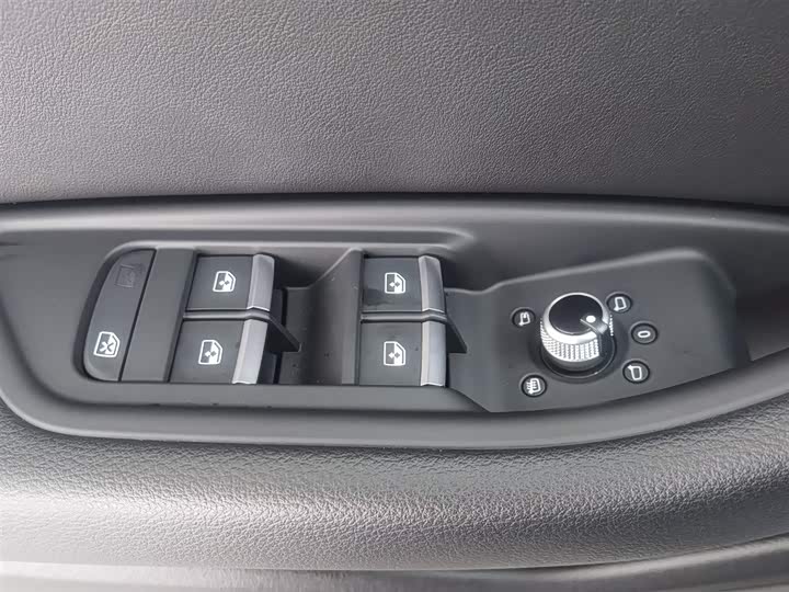 Фото 9 - Audi A4L