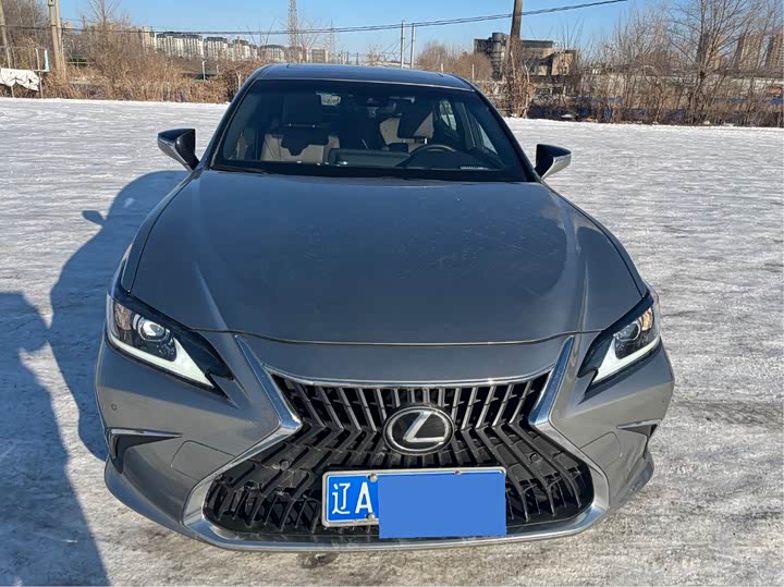 Фото 1 - Lexus ES