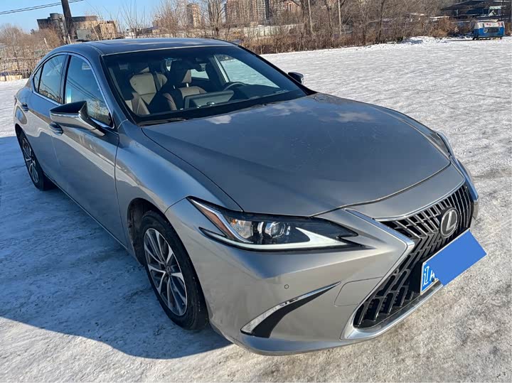 Фото 3 - Lexus ES