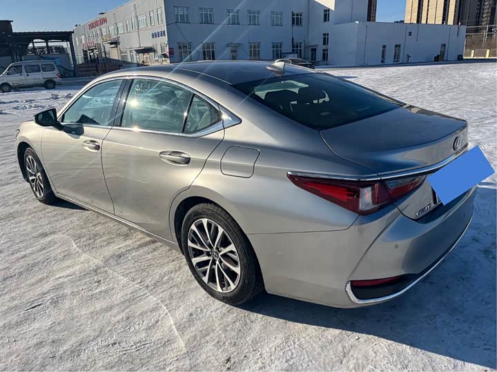 Фото 5 - Lexus ES