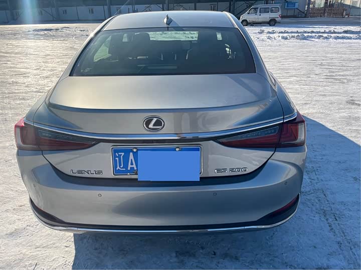 Фото 6 - Lexus ES
