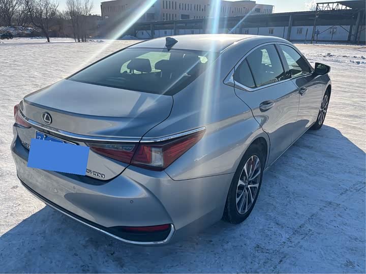 Фото 7 - Lexus ES