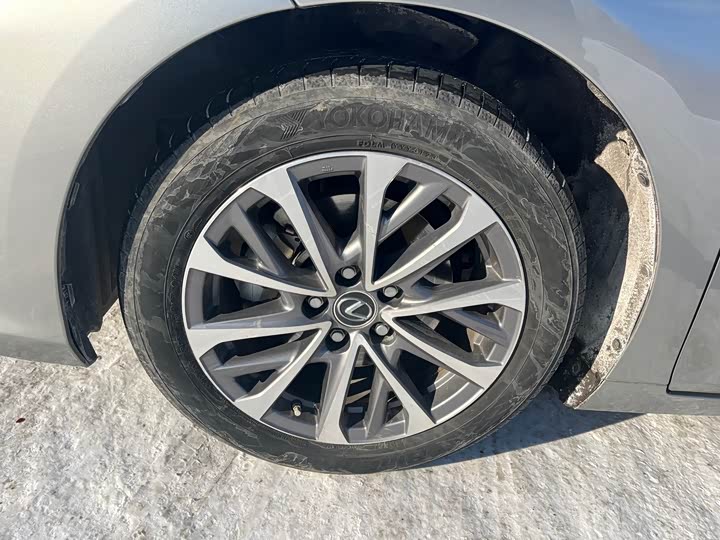 Фото 8 - Lexus ES