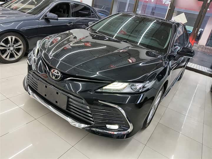 Фото 1 - Toyota Camry