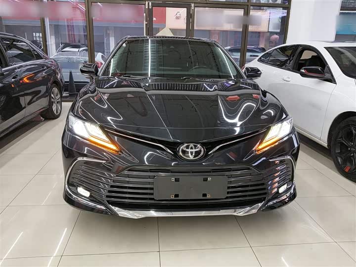 Фото 3 - Toyota Camry