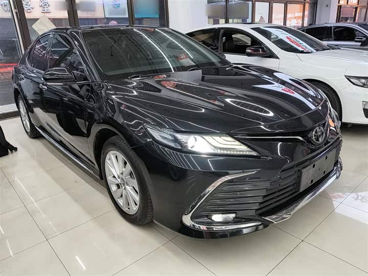 Фото 4 - Toyota Camry