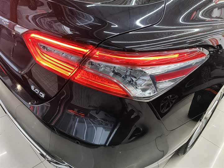 Фото 8 - Toyota Camry