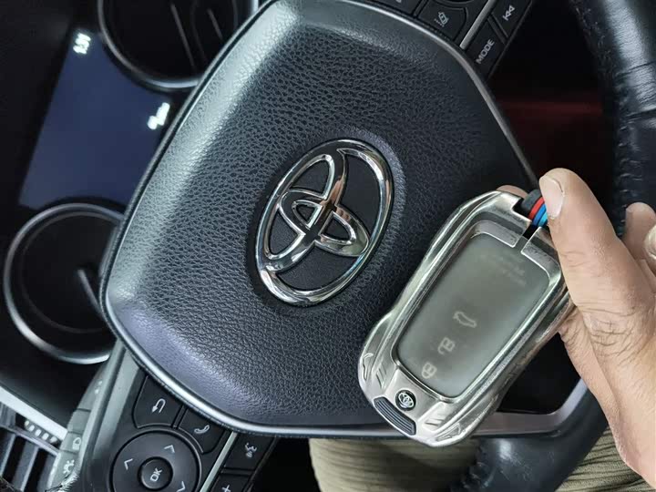 Фото 9 - Toyota Camry