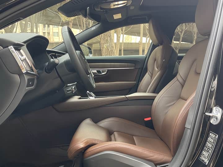 Фото 9 - Volvo S90